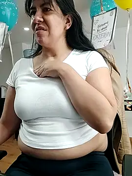 Snapshot of aisha_latina chatting on June 4, 2:11 pm aisha latina online show from June 4, 2:11 pm