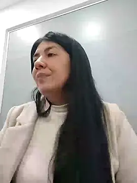 Snapshot of aisha_latina chatting on February 14, 1:40 pm aisha latina online show from February 14, 1:40 pm