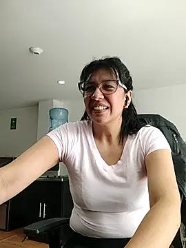 aisha latina online show from November 18, 3:04 pm