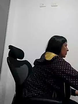 Snapshot of aisha_latina chatting on February 12, 9:01 pm aisha latina online show from February 12, 9:01 pm