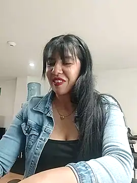 Snapshot of aisha_latina chatting on October 3, 4:41 pm aisha latina online show from October 3, 4:41 pm