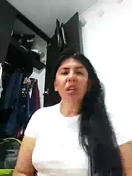 Snapshot of aisha_latina chatting on February 6, 2:37 pm aisha latina online show from February 6, 2:37 pm