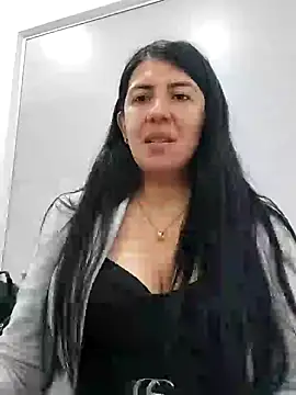 Snapshot of aisha_latina chatting on February 21, 4:37 pm aisha latina online show from February 21, 4:37 pm