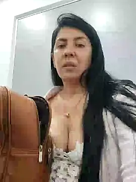 Snapshot of aisha_latina chatting on February 25, 3:20 pm aisha latina online show from February 25, 3:20 pm