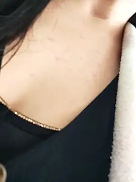 aisha latina online show from November 28, 4:40 pm