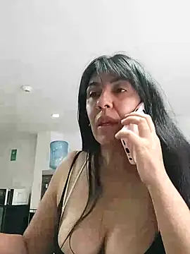 Snapshot of aisha_latina chatting on October 8, 7:25 pm aisha latina online show from October 8, 7:25 pm
