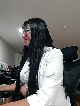 aisha latina online show from April 13, 3:16 pm