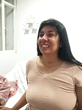 aisha latina online show from February 17, 1:30 pm