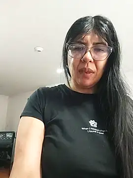 aisha latina online show from April 15, 3:05 pm