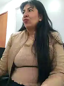 Snapshot of aisha_latina chatting on September 10, 3:00 pm aisha latina online show from September 10, 3:00 pm
