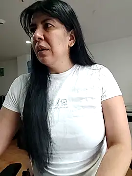 Snapshot of aisha_latina chatting on June 17, 1:54 pm aisha latina online show from June 17, 1:54 pm