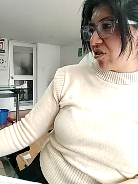 aisha latina online show from November 25, 2:50 pm