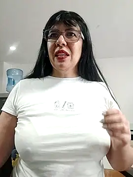 Snapshot of aisha_latina chatting on July 6, 3:25 pm aisha latina online show from July 6, 3:25 pm