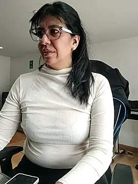 aisha latina online show from November 19, 2:28 pm