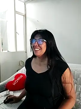 aisha latina online show from February 11, 2:39 pm