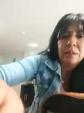 Snapshot of aisha_latina chatting on October 7, 4:19 pm aisha latina online show from October 7, 4:19 pm