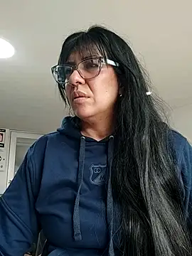 aisha latina online show from December 4, 2:27 pm