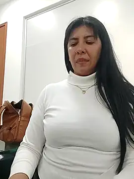 Snapshot of aisha_latina chatting on September 23, 5:09 pm aisha latina online show from September 23, 5:09 pm