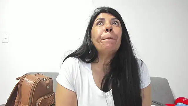 Snapshot of aisha_latina chatting on February 27, 11:15 pm aisha latina online show from February 27, 11:15 pm