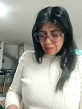 aisha latina online show from April 16, 2:18 pm