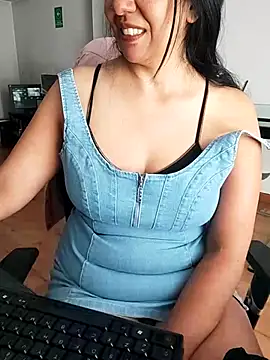 aisha latina online show from March 3, 2:35 pm