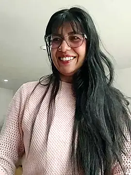 aisha latina online show from November 11, 2:01 pm