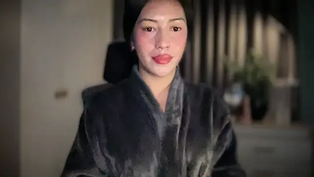 Jasmine Elcock online show from April 15, 8:09 am