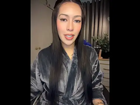 Jasmine Elcock online show from May 8, 5:50 pm