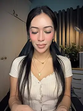 Jasmine Elcock online show from May 5, 7:39 pm