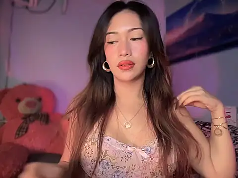 Jasmine Elcock online show from December 5, 7:45 pm