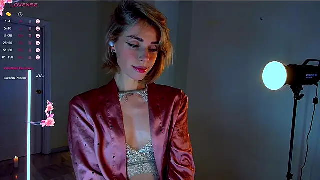 Snapshot of Arielle__03 chatting on November 23, 9:47 pm Arielle 03 online show from November 23, 9:47 pm