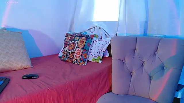 Snapshot of karlablue_ chatting on September 27, 7:42 pm karlablue online show from September 27, 7:42 pm