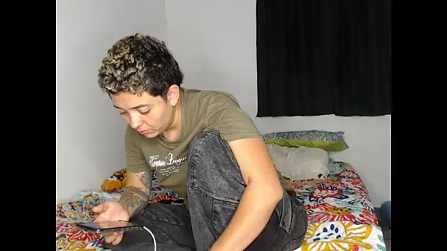 kathy luisa online show from April 17, 12:02 am