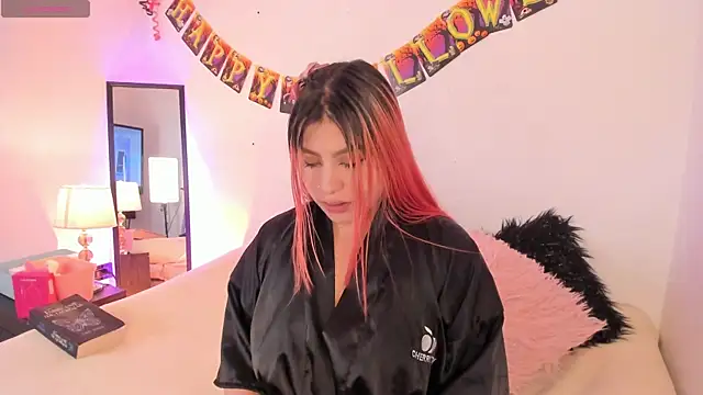 Snapshot of SophieRossi chatting on October 29, 12:48 pm SophieRossi online show from October 29, 12:48 pm