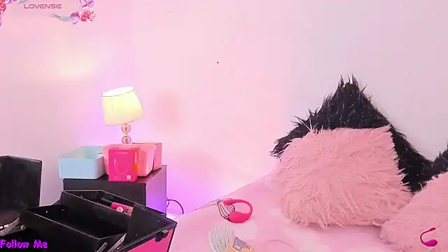 Snapshot of SophieRossi chatting on November 20, 4:24 am SophieRossi online show from November 20, 4:24 am