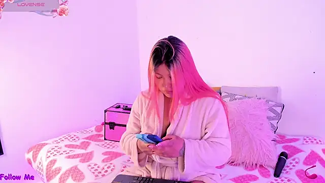 Snapshot of SophieRossi chatting on October 1, 12:42 pm SophieRossi online show from October 1, 12:42 pm