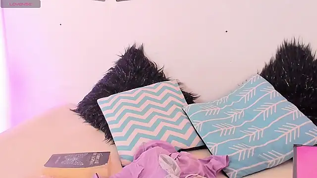 Snapshot of SophieRossi chatting on October 28, 12:48 pm SophieRossi online show from October 28, 12:48 pm