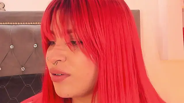 Snapshot of SophieRossi chatting on December 4, 10:36 am SophieRossi online show from December 4, 10:36 am