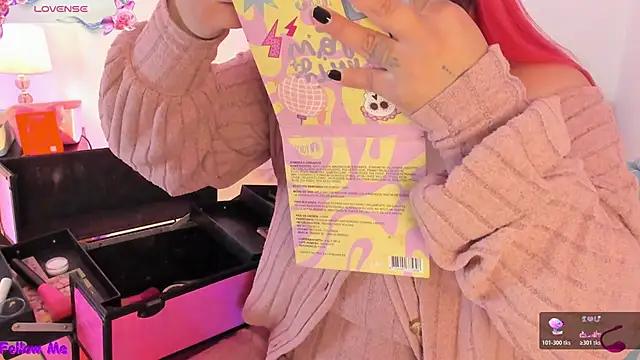 Snapshot of SophieRossi chatting on November 11, 4:18 am SophieRossi online show from November 11, 4:18 am