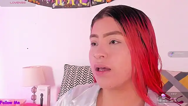 Snapshot of SophieRossi chatting on October 12, 1:45 pm SophieRossi online show from October 12, 1:45 pm