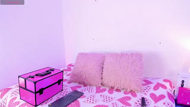 Snapshot of SophieRossi chatting on October 3, 12:50 pm SophieRossi online show from October 3, 12:50 pm