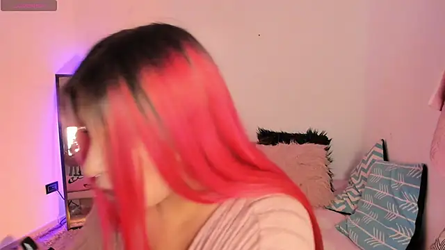 Snapshot of SophieRossi chatting on November 5, 4:04 am SophieRossi online show from November 5, 4:04 am