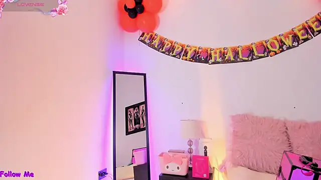 SophieRossi online show from October 15, 1:19 pm
