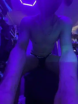 Cloudd Kingg Iceyyy online show from April 7, 3:47 pm