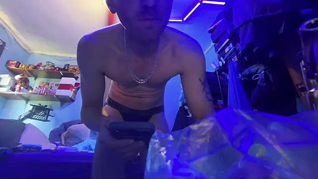 Cloudd Kingg Iceyyy online show from June 2, 1:44 pm