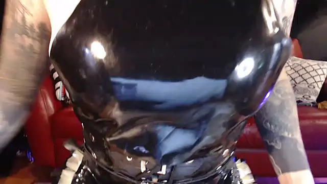 Snapshot of gothstripper chatting on October 25, 7:25 pm gothstripper online show from October 25, 7:25 pm