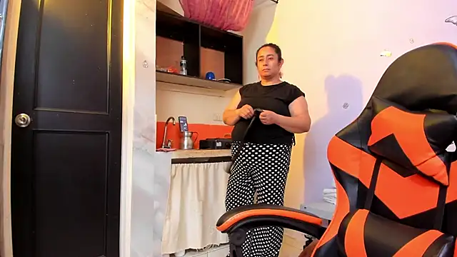 agathaxxx-69 online show from March 24, 7:58 pm