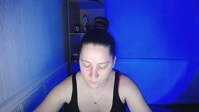 Snapshot of JosieJun_ chatting on October 28, 6:18 pm JosieJun online show from October 28, 6:18 pm