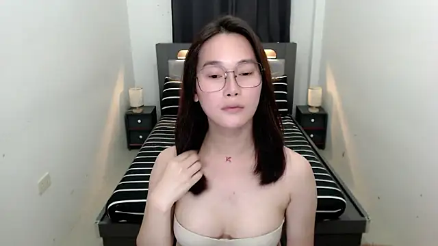 AmazingLuchie online show from October 3, 6:15 am
