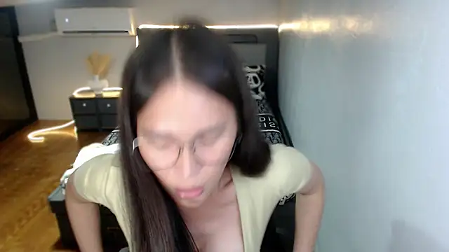 Snapshot of AmazingLuchie chatting on July 18, 5:38 am AmazingLuchie online show from July 18, 5:38 am